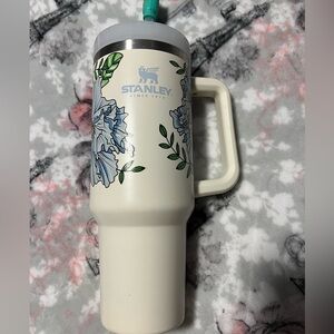 Stanley Adventure Quencher Tumbler 40oz Cream Floral Limited Edition